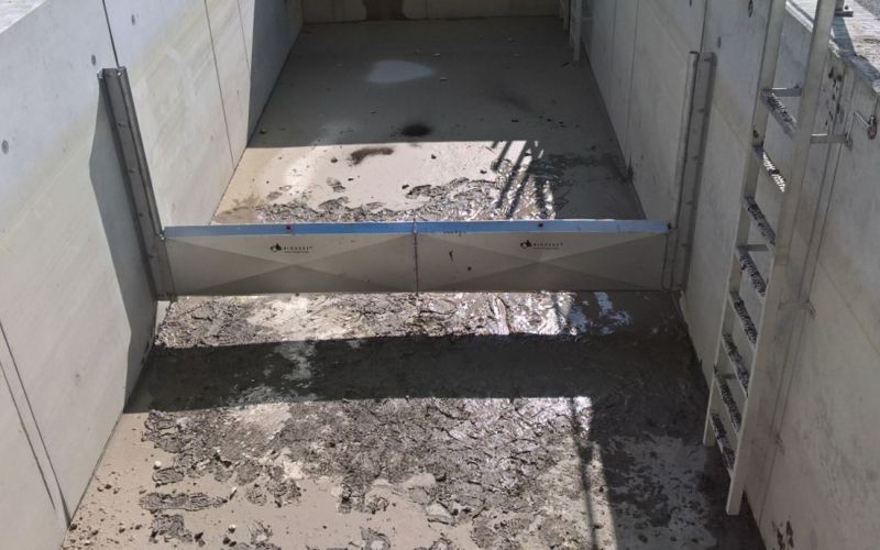 Schwimmende Tauchwand